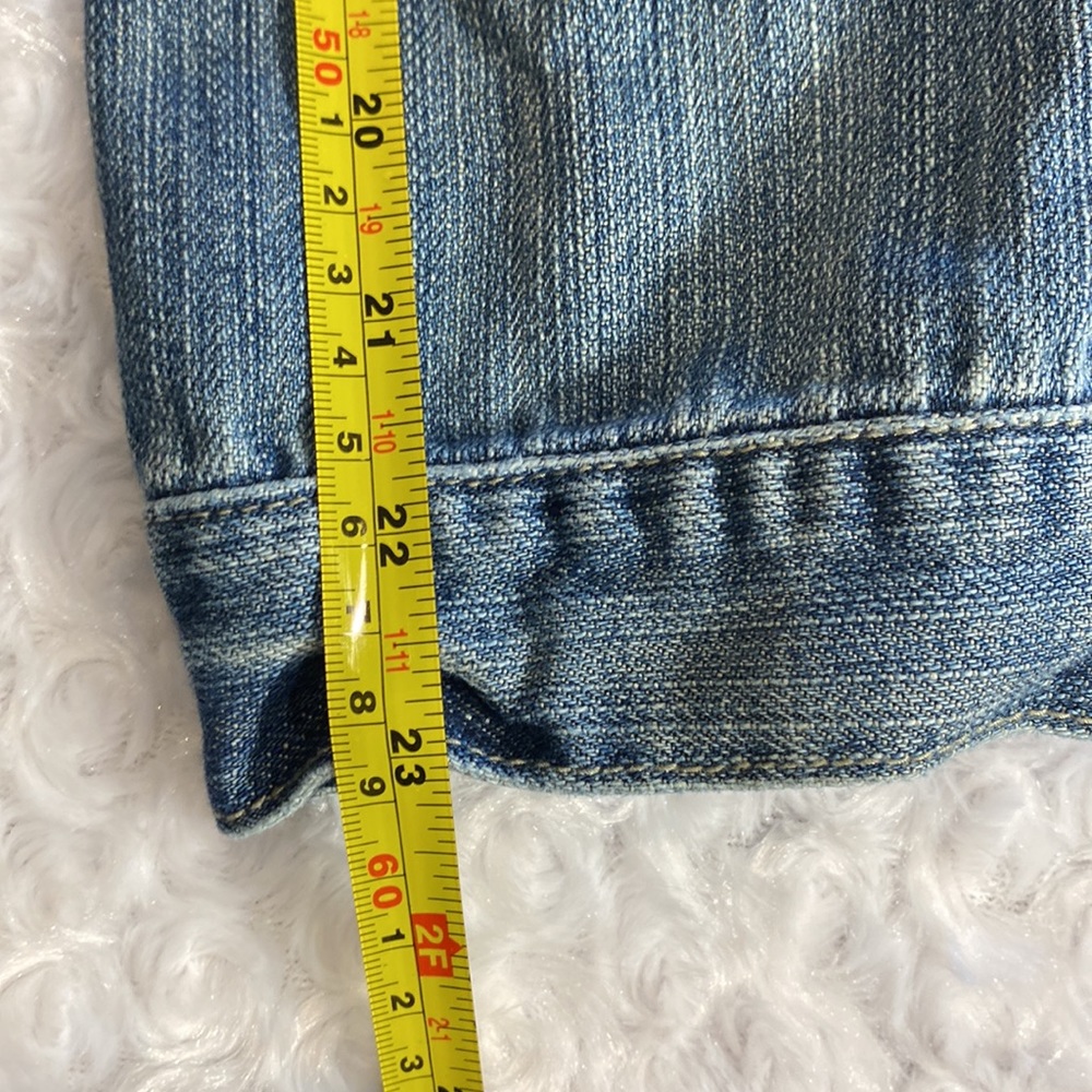 American Eagle size M distressed jean jacket - Picture 11 of 13